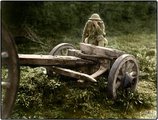 Ágyún pihenő brit katona a somme-i csatában 1916 szeptemberében