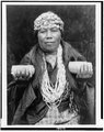 Hupa törzsből való női sámán