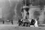 Rákóczi út - Akácfa utca sarok. Kiégett szovjet BTR-152 páncélozott lövészszállító jármű