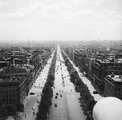Látkép a Diadalívről, az Avenue des Champs-Élysées 1938-ban  <br /><i>Nagy Gyula, Fortepan</i>