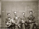 Az 1921-ben rablásért letartóztatott Hampton Hirscham, Cornellius Joseph Keevil, William Thomas O'Brien és James O'Brien