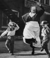 Táncolás egy apácával az 1964-es írországi Szent Patrik napon
