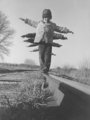 Egyensúlyozás a vasúti síneken (Dakota, 1959)