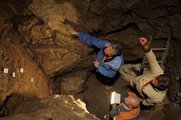 Richard (Bert) Roberts, Vladimir Ulianov és Maxim Kozlikin az oroszországi barlangban