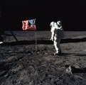 Neil Armstrong a Hold felszínén