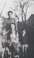 A fogság előtt készített utolsó fénykép, 1944 késő nyarán-őszén, Felsőnyárádon. Középen felesége, Édeske, kezében a kis Katalin, jobbján Ágnes lánya, balján János fia <br /><i>Forrás: Gyorsan haza! Szkoro damoj!</i>