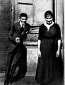 A mosolygó Franz Kafka egyik húgával, Ottilie „Ottla” Kafkával