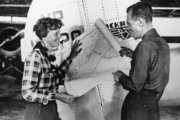 Amelia Earhart és a navigátor Fred Noonan