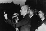 Eva Perón beszédet tart