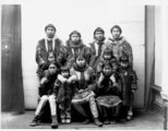 Szőrmekabátos csoportkép az alaszkai Port Clarence-ben (1894)