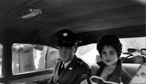 Elvis és Priscilla 1960-ban néhány pillanattal azelőtt, hogy az énekes elindult Németországból hazafelé