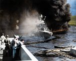 A USS Oklahoma füstfelhőben