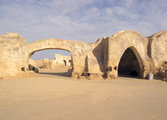 A Tatuin bolygó Mos Espa nevű városának színhelyét a tunéziai sivatagban lévő Ong El Jemel adta