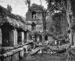 A mexikói Chiapas szövetségi állam palenque-i régészeti feltárásán dolgoznak a szakemberek egy maja palota romjainál 1889 és 1902 között