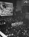 A londoni Westminster Central Hallban tartott gyűlésen a kommunisták kampányolnak a The Daily Worker betiltásának feloldásáért, 1942.