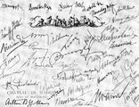 A küldöttség tagjainak aláírásai egy párizsi étterem menükártyáján (trianon100.hu)