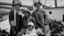 Bernice (jobbszélen) édesanyja és néhány másik utas társaságában 1912. április 15-én.
