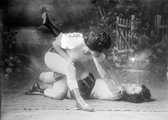A Bennett-nővérek 1910 és 1910 között kápráztatták el az amerikai közönséget bokszoló és birkózó tudásukkal