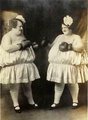 A Carlson-nővérek az 1920-as években voltak híresek a sokat mondó Wrestling Fat Girls néven