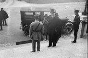 Apponyi Albert 1920. január 15-én megérkezik a francia külügyminisztériumba, hogy átvegye a békeszerződés tervezetét