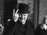Winston Churchill brit miniszterelnök győzelmet jelenteni hivatott gesztusa az angol nép körében egészen más értelemmel bírt.
