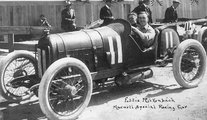 Rickenbacker egy 1915-ös autóversenyen