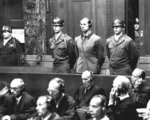 Dr. Karl Brandt hallgatja halálos ítéletét Nürnbergben, 1947. augusztus 20-án