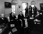 John F. Kennedy amerikai elnök és Andrej Gromiko szovjet külügyminiszter tárgyal 1962. október 18-án a Fehér Házban