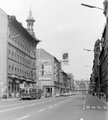 Egy busz halad a Blaha Lujza tér felé a Rákóczi úton (1976) <br /><i>Fortepan</i>