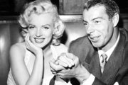 Marilyn Monroe második férjével, Joe DiMaggióval