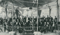 Szimfonikus zenekar az állatkerti zenepavilonban (A természet, 1914 k.)