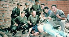 A Keresőblokk tagjai Pablo Escobar holttestével