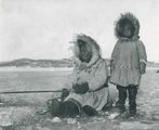 Inuit anya gyermekével