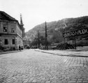 Szarvas tér a Görög utca felé nézve, háttérben a Szerb templom és a Gellért-hegy, 1934