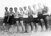 Csoportkép a strandon (1925) <br /><i>Fortepan</i>