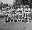 Vízparton pózoló lányok (1938) <br /><i>Fortepan</i>