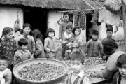 Fejadagjaikra váró gyermekek 1961-ben