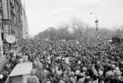 Hatalmas (kb. 50-100 ezer fős) tömeg a Central Parkban 1980. december 14-én, néhány nappal John Lennon halálát követően