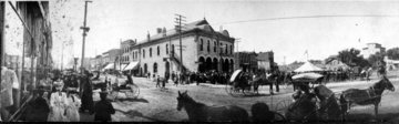 Northfield egy 19. századi fényképen, középen a bank épülete