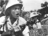Észak-vietnami katona PPS-41 géppisztollyal