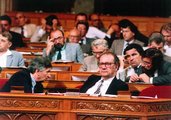 Antall József és Kónya Imre a Nemzeti Kerekasztalnak nevezett háromoldalú tárgyalásokon találkozott először személyesen 1989 júniusában