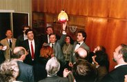 Antall József 1990. április 9-re virradó éjszaka az MDF Bem téri székházában jelentette be, hogy megnyerték a választásokat
