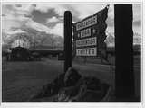 A kaliforniai Manzanar Relocation Center bejárata
