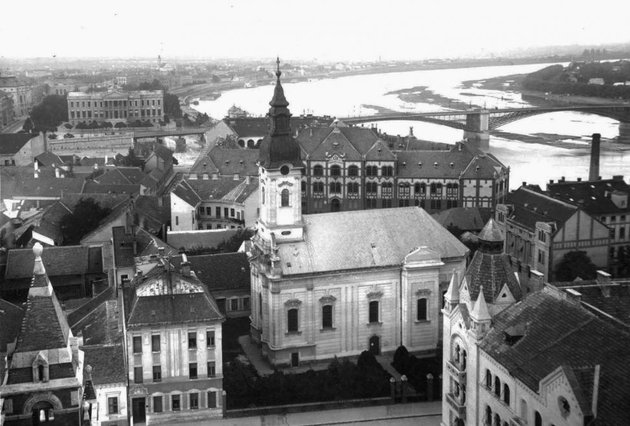 Kilátás a Fogadalmi templom tornyából északkelet felé, előtérben a szerb templom és a Palánk (1929) (Fortepan / Kozma János)