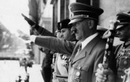 Ciano Adolf Hitlerrel a berlini kancellária épületének erkélyén (kép forrása: imgur.com)