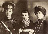 Nyikolaj Gumiljov, Lev Gumiljov és Anna Ahmatova az 1910-es években