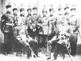 Egy kanadai milíciaegység, a Carleton Blazers tagjai 1865-ben, egy évvel a Fenian Testvériség támadása előtt. A képen látható férfiak nagy része vélhetően részt vett a harcban 1866-ban. (kép forrása: bytown.net)