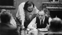 Francis Ford Coppola a főszereplő Marlon Brandóval A Keresztapa 1972-es forgatásán (kép forrása: infobae.com)