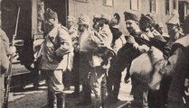 A Przemyślt védő osztrák-magyar katonák orosz őrizet alatt 1915-ben (kép forrása: nagyhaboru.blog.hu)