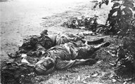 A brit expedíciós erő indiai katonáinak holttestei Tangánál